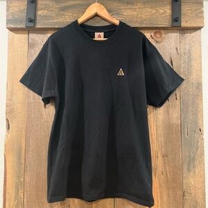 Nike Men's ACG Gold Black T-Shirt Thick Cotton Size M Short Sleeve